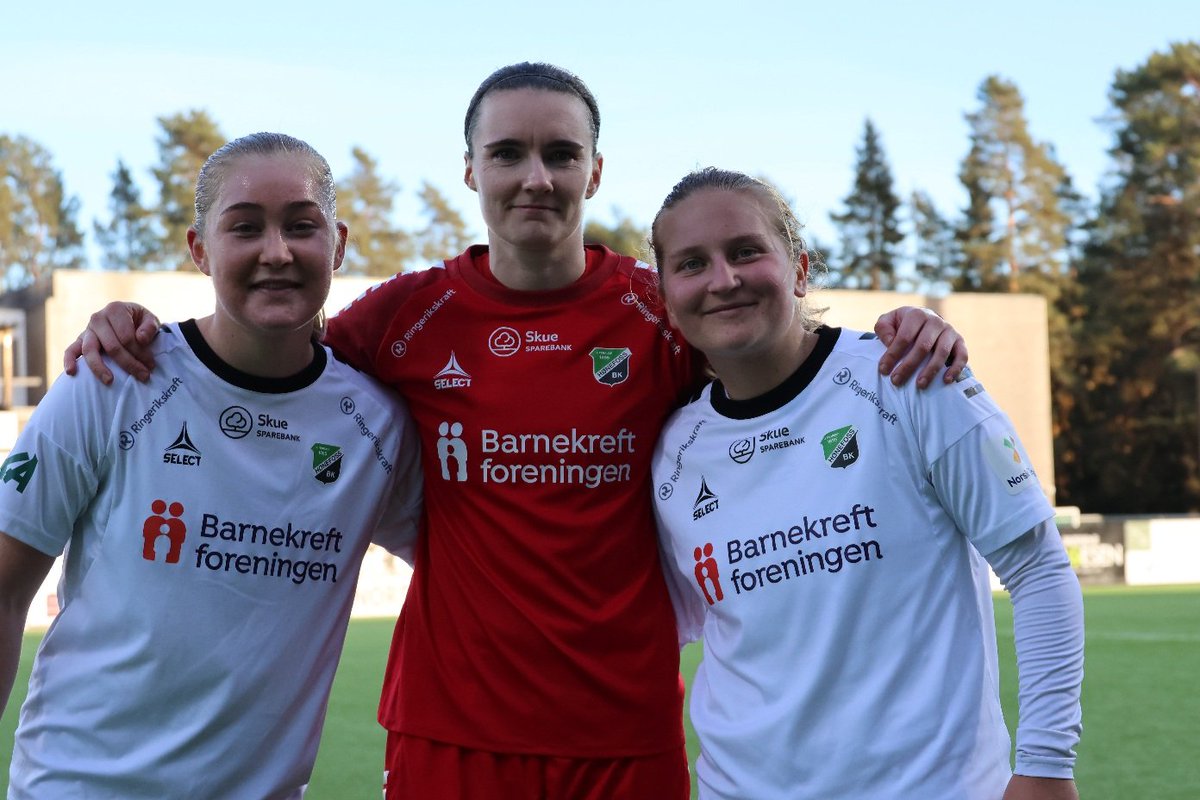 HonefossBK's tweet image. honefossbk.no/a-lag-kvinner/… endte uavgjort 2–2 i dagens runde 24 i Toppserien mellom Hønefoss BK og Lyn på AKA Arena. Stillingen til pause var 0–0 etter en jevn og sjansefattig første omgang, der våre HBK-damer var det førende laget uten å få ballen i mål.
#VierHBK