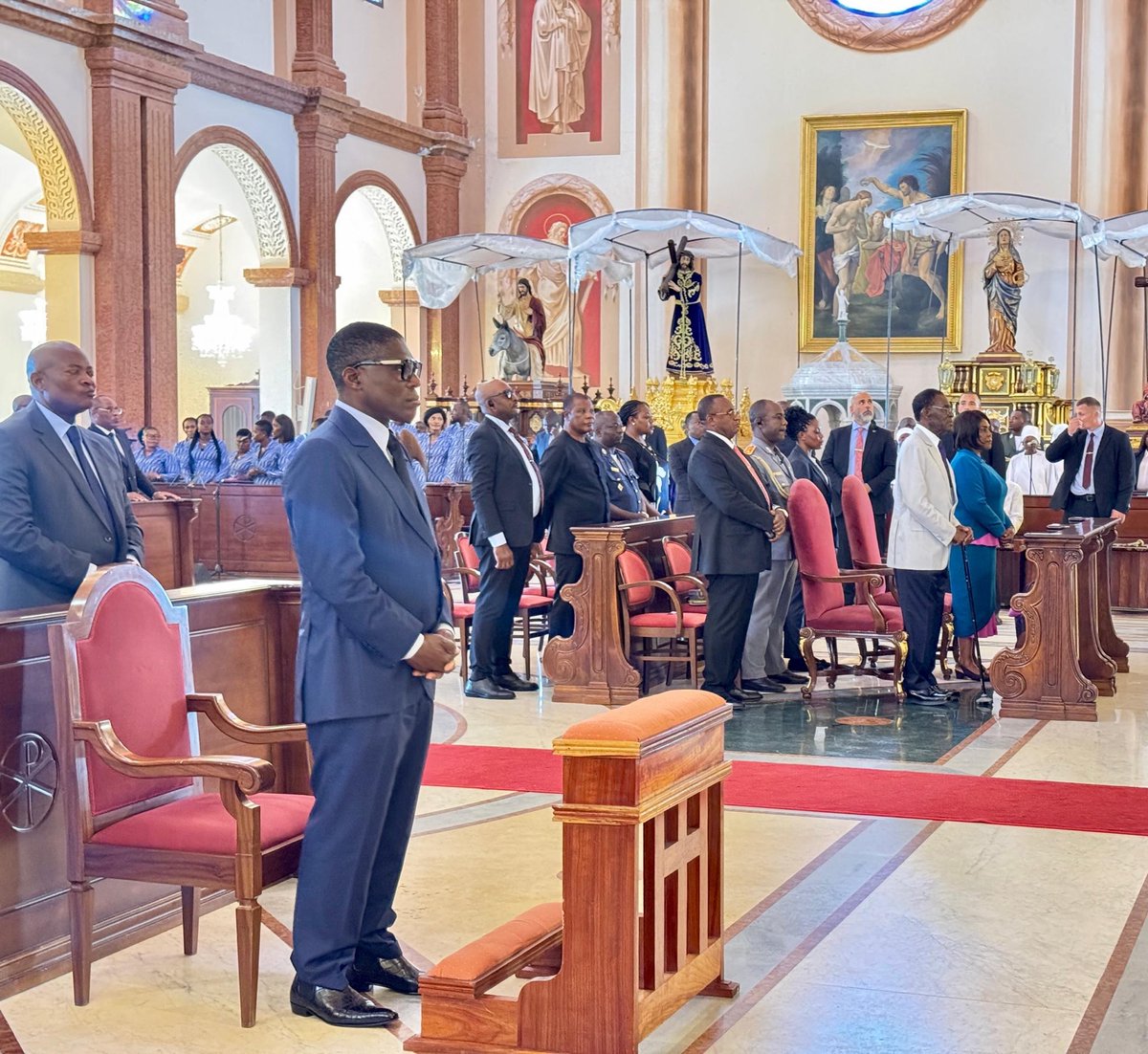 Los actos conmemorativos del 57 aniversario de la independencia de Guinea Ecuatorial han comenzado este sábado con una misa de acción de gracias en la Basílica Inmaculada Concepción de Monogmo.