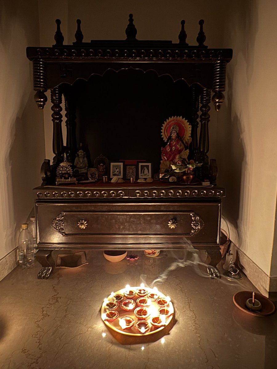 Probash_Co's tweet image. শুভ ভূত চতুর্দশী বলা যায় কিনা জানি না, তবে অগ্রিম শুভ দীপাবলি নিশ্চয় বলা যায়, তাই না?

🪔 Probash wishes all its followers and well wishers a very Happy Diwali! 🪔