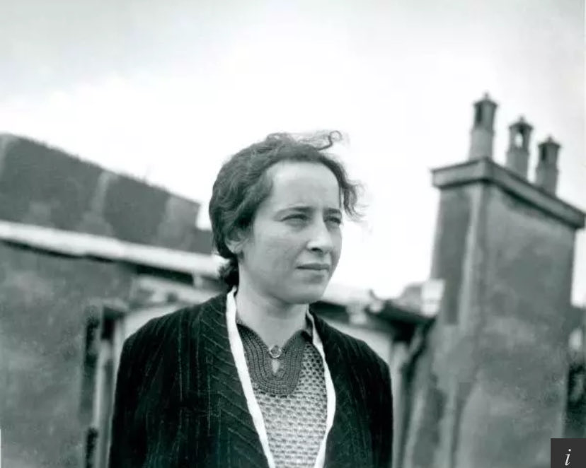 relecturhelp's tweet photo. 🎭Jouer Hannah Arendt pour la comprendre
🎙️Bérengère Warluzel nous parle de la manière dont a été créé le spectacle Fragments
📻Une interview à écouter dans Un Amour de Sophie sur Spotify !

https://t.co/MpDK8AHTH8 https://t.co/h2Lj2mpOqi