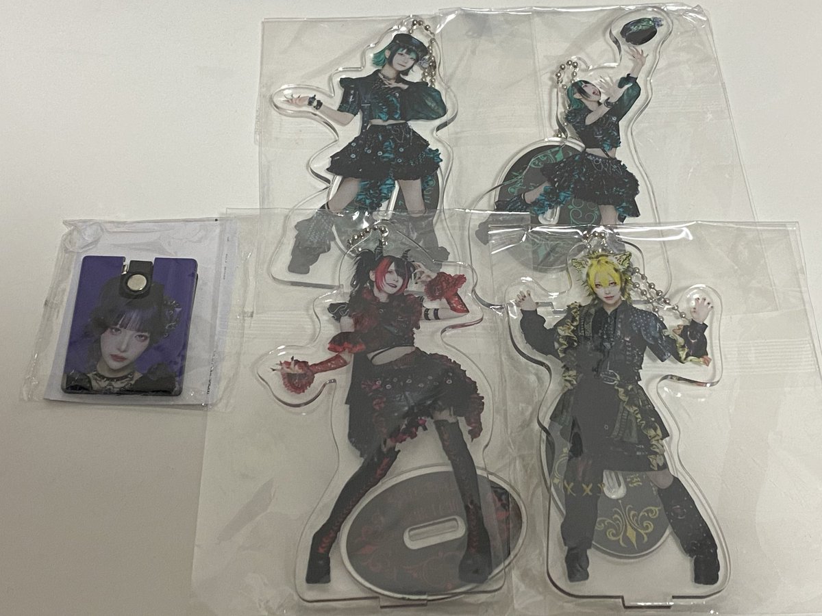 MADMEDアクスタ&amp;スマホリングホルダー
画像の物お譲り出来ます
ご希望の方いらっしゃいましたらご連絡下さい🙇
求)定価