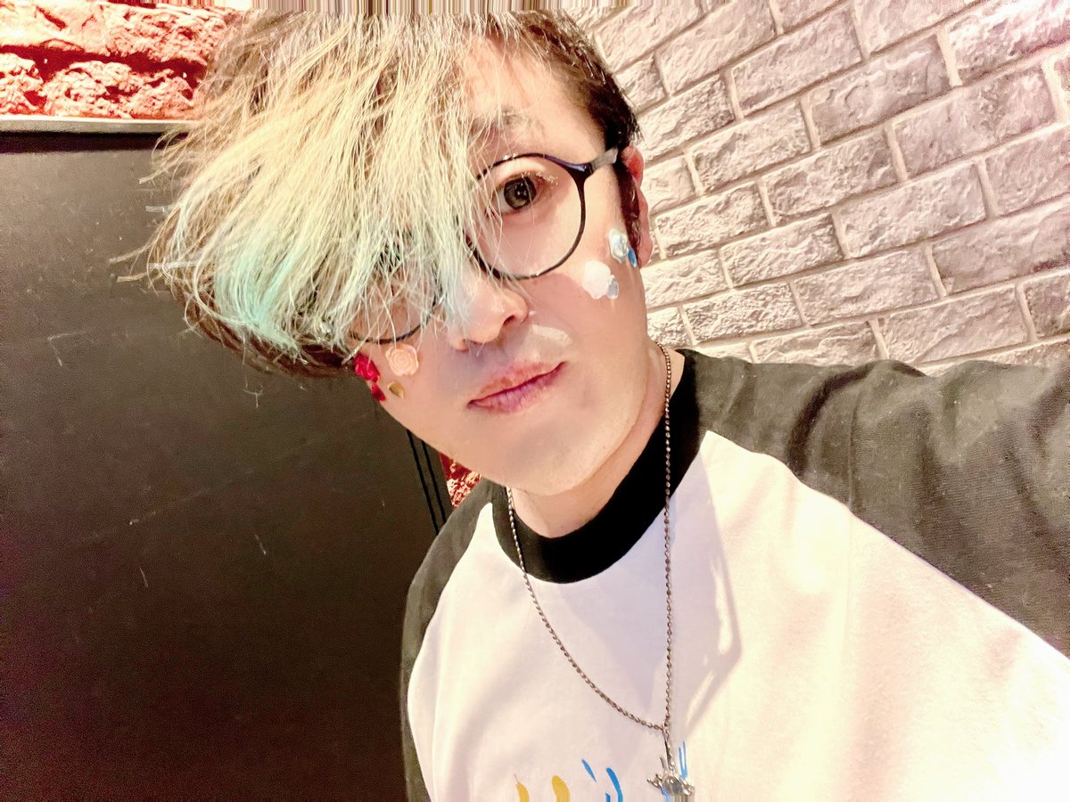 きたくったー🏡🚗💨

祝事の時と球場でしか麦酒解禁してないけど、今日は祝事やから……UP'sに置いてるオリオンビールで🍻

あと、号泣して剥がれ落ちたシールを貼ったオイラを供養しておきます🤣𐤔𐤔𐤔𐤔

今日の演者、スタッフ、箱、お客様、全ての人間に最大限の感謝を……🙏😭

#オタアニ5周年