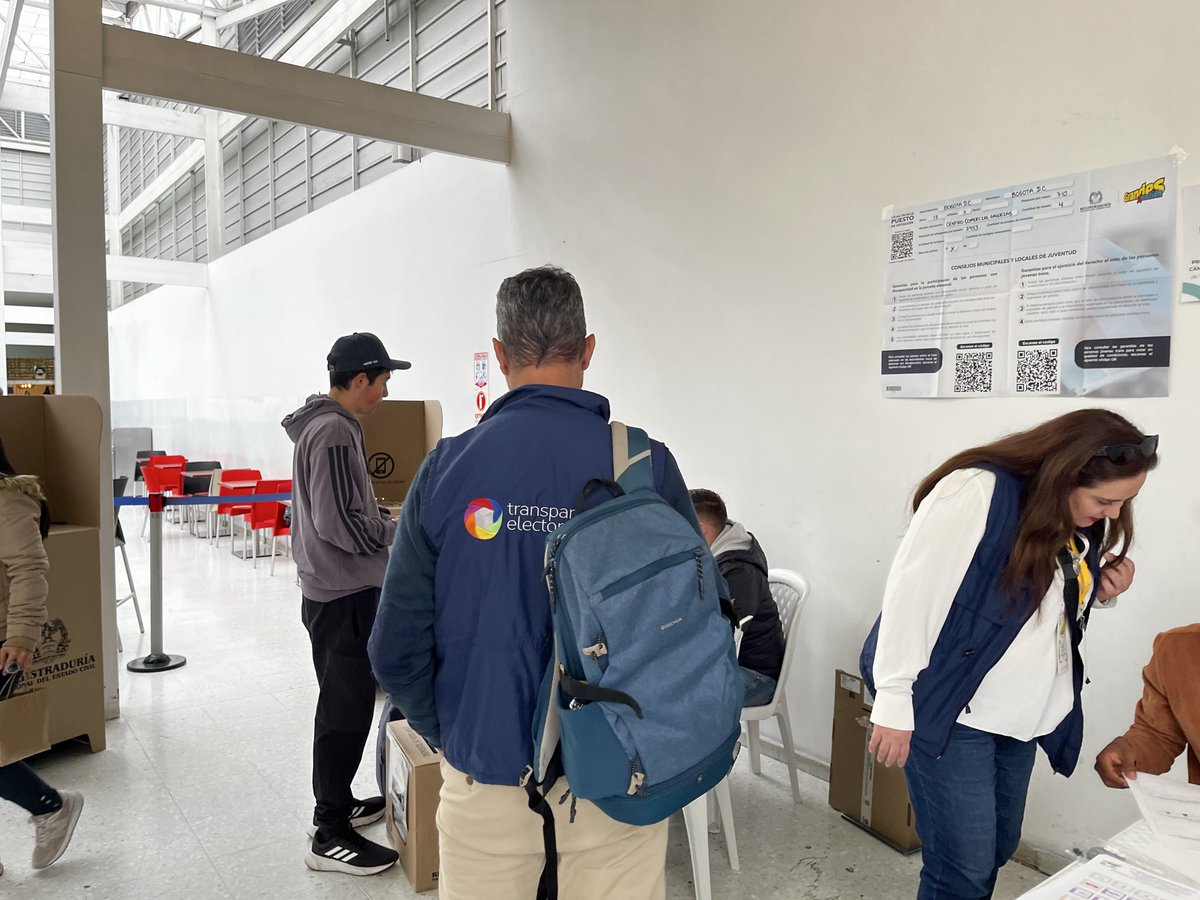 <a href="/CAOESTE_ONG/">CAOESTE</a> 🇨🇴🗳️ La delegación de #TransparenciaElectoral y la <a href="/CAOESTE_ONG/">CAOESTE</a> visitó puesto de votación ubicado en el Centro Comercial Galerías, localidad de Galerías, Bogotá D.C. #GrandesXElección