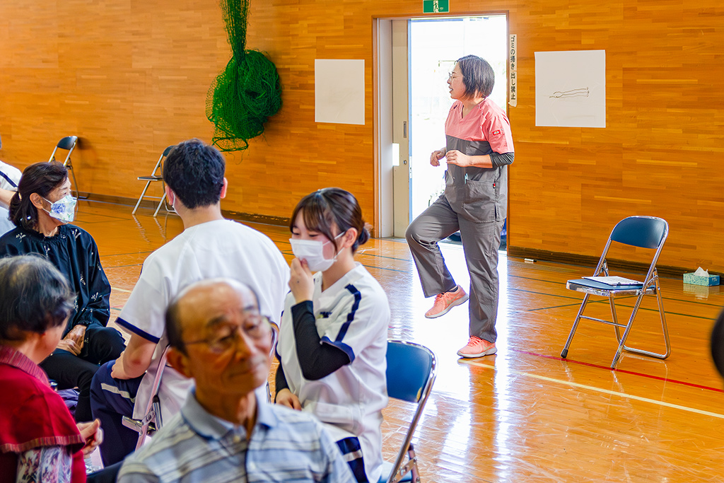 imwc_1's tweet image. 一関市奥玉市民センター主催の健康スポーツ教室で、「認知症予防体操」に理学療法学科2年が参加しました。

imwc-ichinoseki.ac.jp/info/physical/…