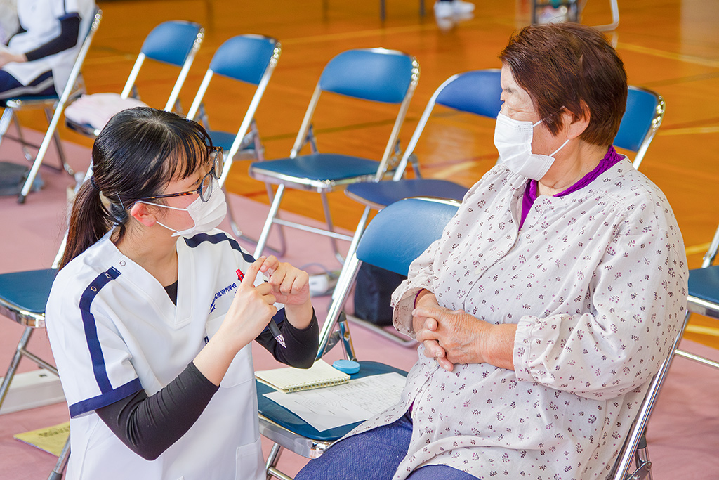 imwc_1's tweet image. 一関市奥玉市民センター主催の健康スポーツ教室で、「認知症予防体操」に理学療法学科2年が参加しました。

imwc-ichinoseki.ac.jp/info/physical/…