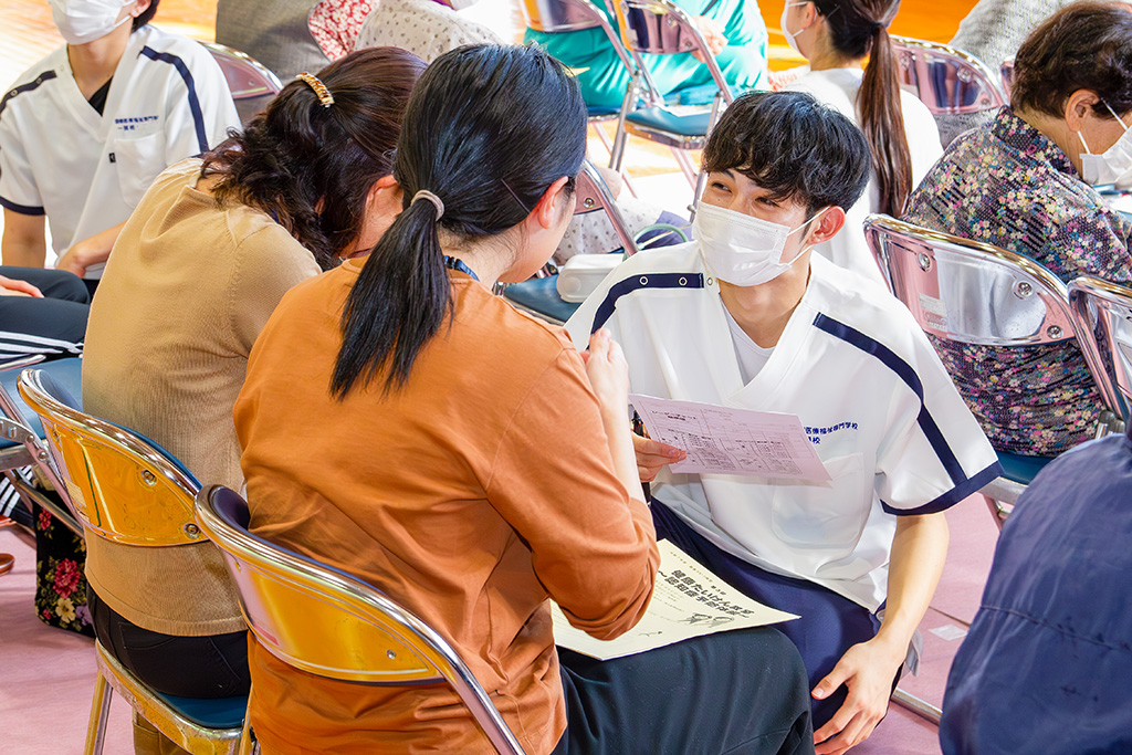 imwc_1's tweet image. 一関市奥玉市民センター主催の健康スポーツ教室で、「認知症予防体操」に理学療法学科2年が参加しました。

imwc-ichinoseki.ac.jp/info/physical/…