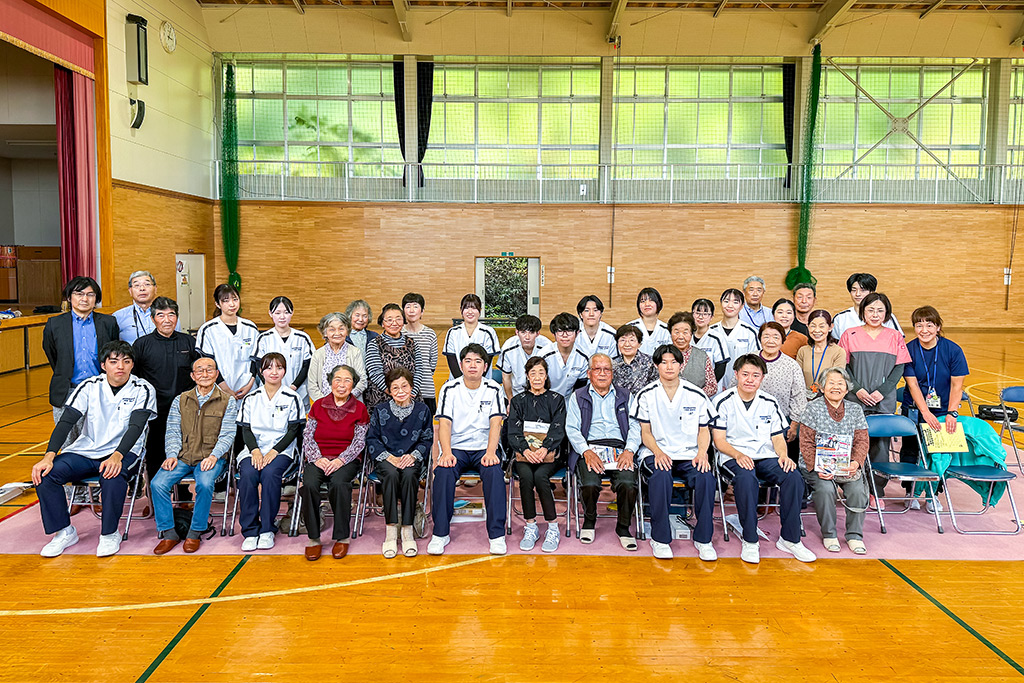 imwc_1's tweet image. 一関市奥玉市民センター主催の健康スポーツ教室で、「認知症予防体操」に理学療法学科2年が参加しました。

imwc-ichinoseki.ac.jp/info/physical/…