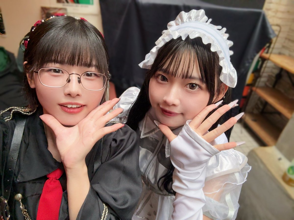 大阪主催お昼に出演していただいた

SAZANAMi Λug.らいちゃん🤍
LØISLOID時雨水曜日ちゃん💙
YUGUREMIひびちゃん💚
セツナフロート凛々りりねちゃん🤍

とお写真撮っていただきました📸