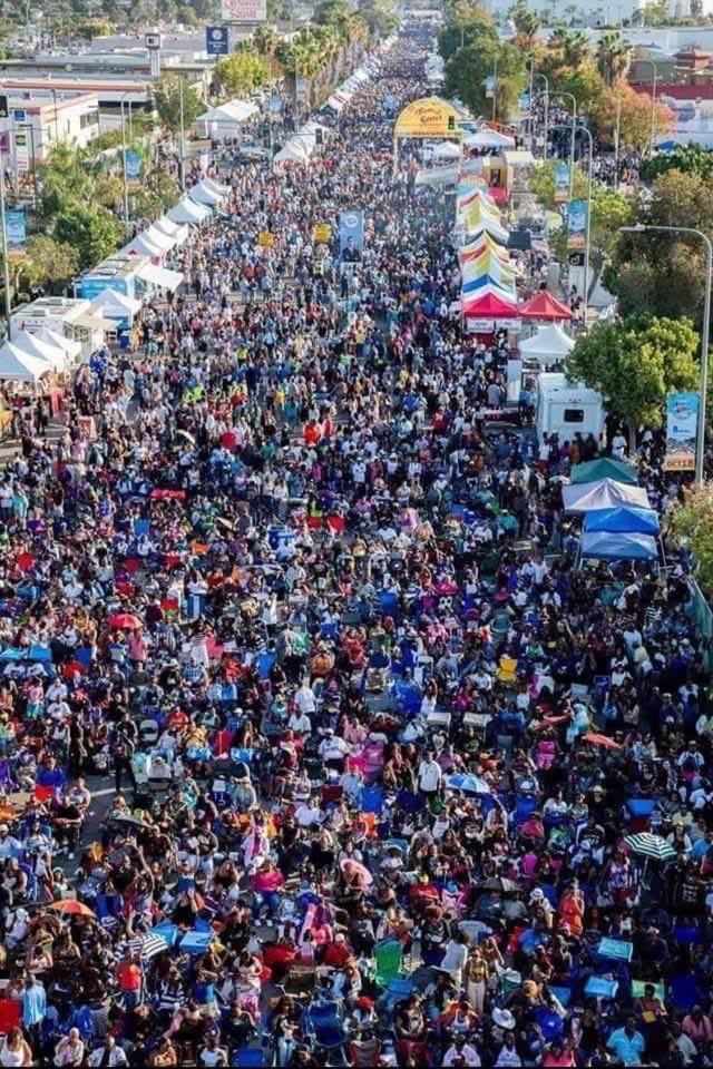 ib2_real's tweet photo. No this isn’t a no kings rally… 

This is the Taste of Soul on Crenshaw Blvd yesterday in Los Angeles. https://t.co/jCcHMkavGs