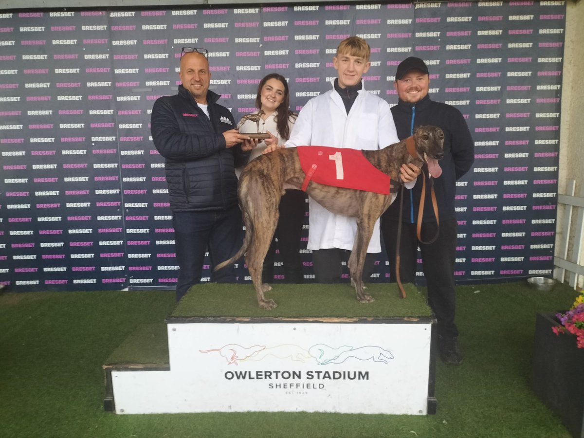 Race 8 - <a href="/BresBet/">BresBet</a> No Unfair Exclusions Stakes. Trap 1 - Distant Fox by Rose Draper, with Blake and Jordan. Trophy presented by The Doc, Simon Gilson.