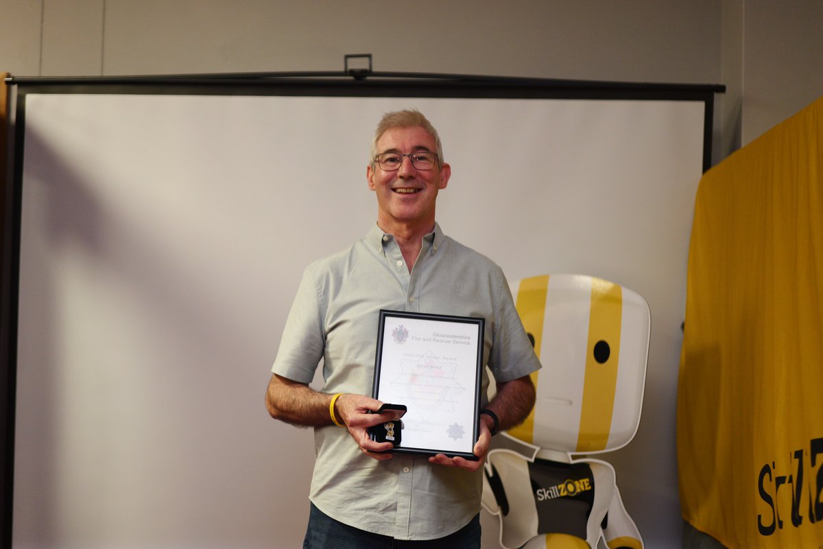 GlosSkillZone's tweet image. Meet Steve Bond, our undercover spy extraordinaire! 🕵️‍♂️🍸

Want to get involved or book a free Home Fire Safety Check?
👉 Visit orlo.uk/NeL62
👉 Visit orlo.uk/9Hi1q

#SkillZONE #GFRS #VolunteerSpotlight #FireSafety #StreetWIZE #CommunitySafety