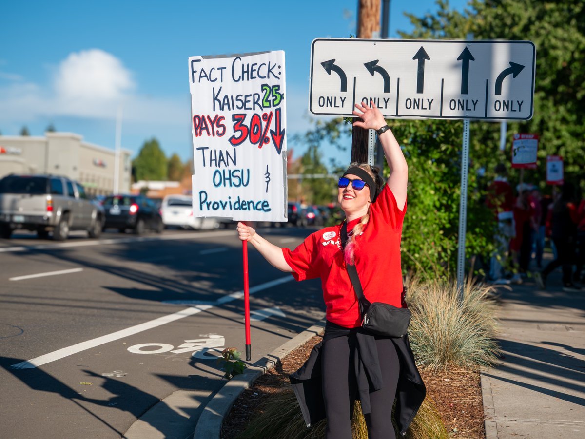 OregonAFLCIO's tweet image. Kaiser caregivers are standing strong together as they end a 5-day strike. Patients deserve excellence, not mediocrity.

#OneVoiceOneFightOneFuture #OFNHP #UnionStrong #KaiserStrike #OregonLabor