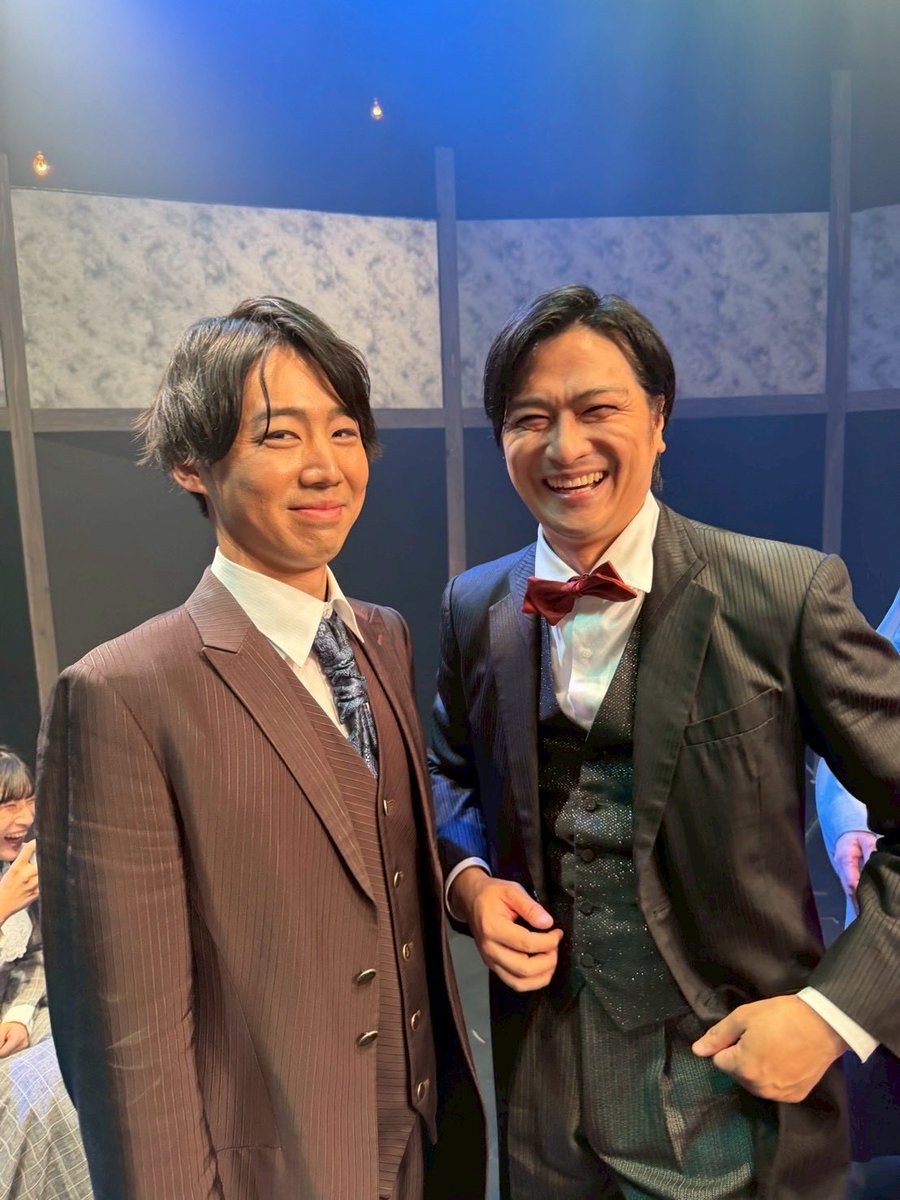 #おわサタ魍魎伝  閉幕！
ご覧いただいた皆様、演者、スタッフ、全ての方へ、ありがとうございました〜！
自身この手の舞台が久しぶりだったのですが、めーちゃくちゃ楽しかったです。

総理のバディだった西園寺とのオフショットを添えて⭐️