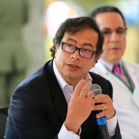 🔴 TRUMP ACUSA A GUSTAVO PETRO DE "LÍDER DEL N4RC0TRÁFICO" Y ANUNCIA FIN DE AYUDA A COLOMBIA

El presidente Donald Trump, lanzó este domingo duras críticas contra su homólogo colombiano, Gustavo Petro, al calificarlo como "líder del n4rc0tráfico" y anunciar el cese inmediato de