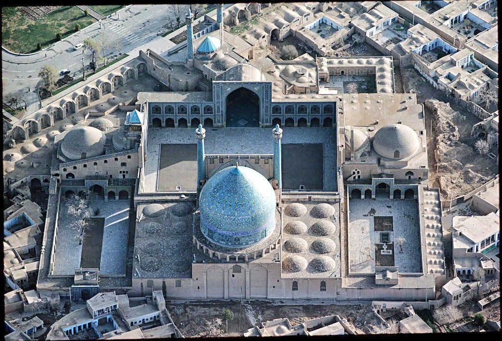 #مسجد_شاه اصفهان، نگین «معماری ایرانی»
عکس از گئورگ گرستر George Gerster

#سیمرغنامه

#Iranian_Architecture
#Persian_Architecture

پیوند به عکس‌های قدیمی، نقاشی‌ها، مدارک فنی و نقشه‌های مسجد شاه اصفهان:

simurghnameh.com/artwork/0c8140…