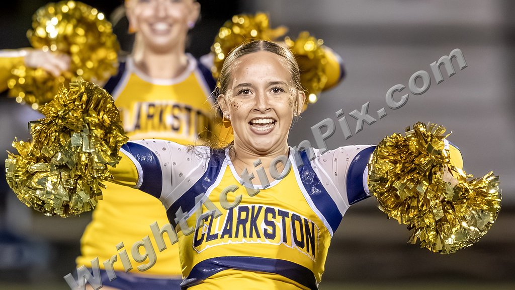 WrightActionPix's tweet photo. Varsity @ClarkstonWolves Football vs Farmington Falcons https://t.co/pmN4JBM4xE<<<more_photos #GoWolves #WrightActionPix sales go to #ClarkstonAthleticBoosters #ClarkstonWolves @CTownAthletic @JeffKosin https://t.co/bL4ybbq8Pb