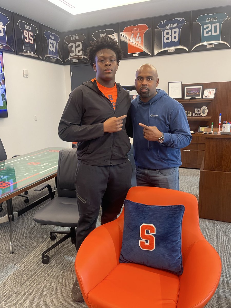 IsaacChukwurah1's tweet image. #AGTG After a great game day visit and conversation with @FranBrownCuse I am blessed to say that I have received a Division 1 Offer from @CuseFootball #DART🍊🎯