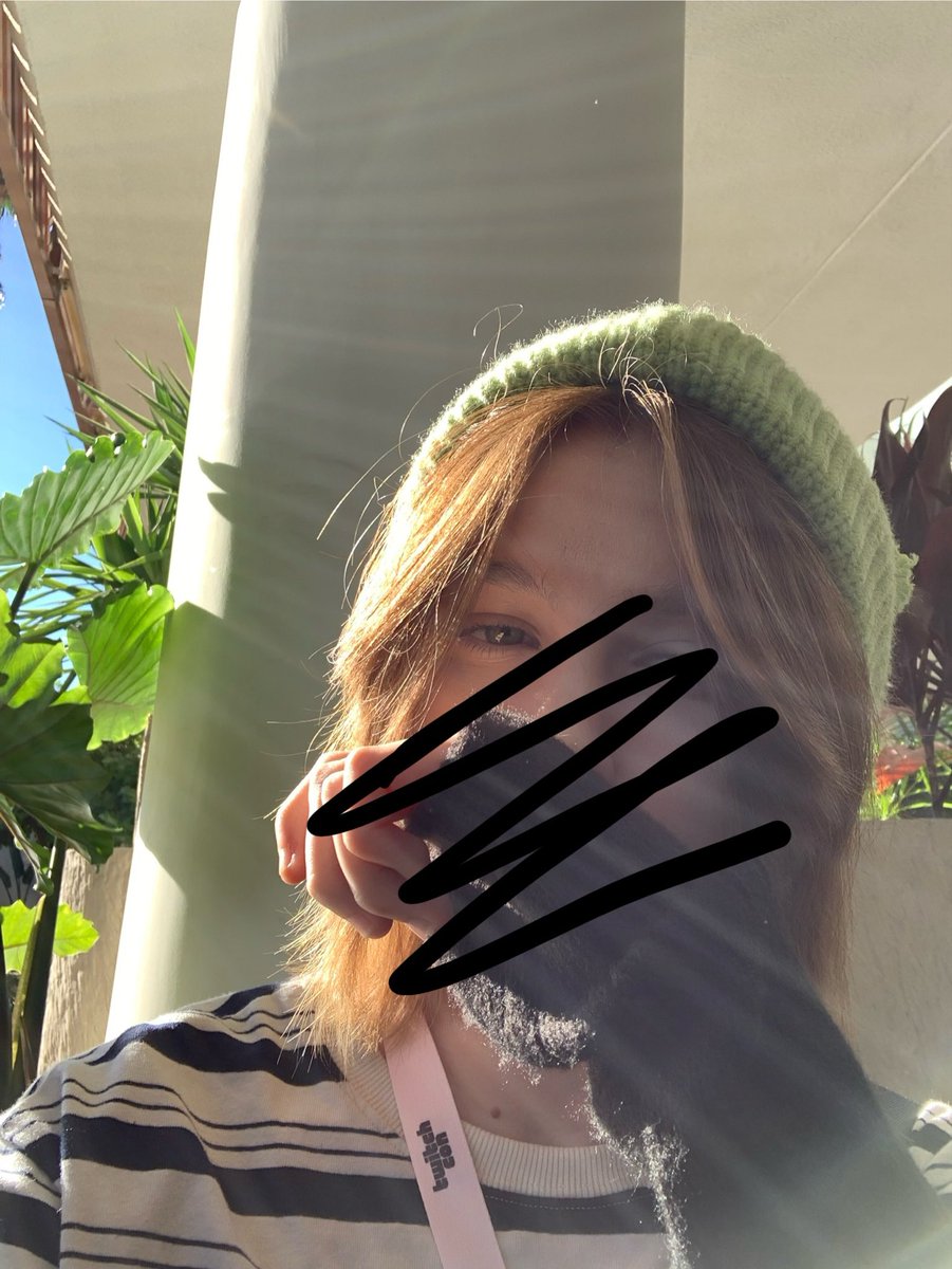 TWITCHCON DAY 3?? MCC DAY?? SAN DIEGO?? I AM INSIDE YOU?????

once again wearing a green hat but a DIFFERENT SHIRT!!!