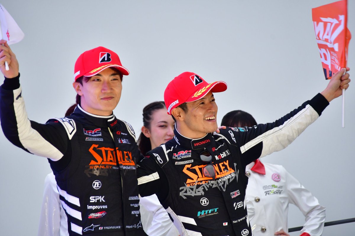 Pp1Zf1's tweet photo. 現地観戦で推しのドライバーが優勝するのは初めて見たかも。
最後の30分は「何も起きないでくれ！」と祈るのみでした。

STANLEY CIVIC TYPE R-GT
STANLEY TEAM KUNIMITSU
山本尚貴
牧野任祐

観に来て良かった…🥹
ホントに良かった……😭
優勝おめでとうございます🏆

#supergt #オートポリス https://t.co/EyDMJ4J9jk