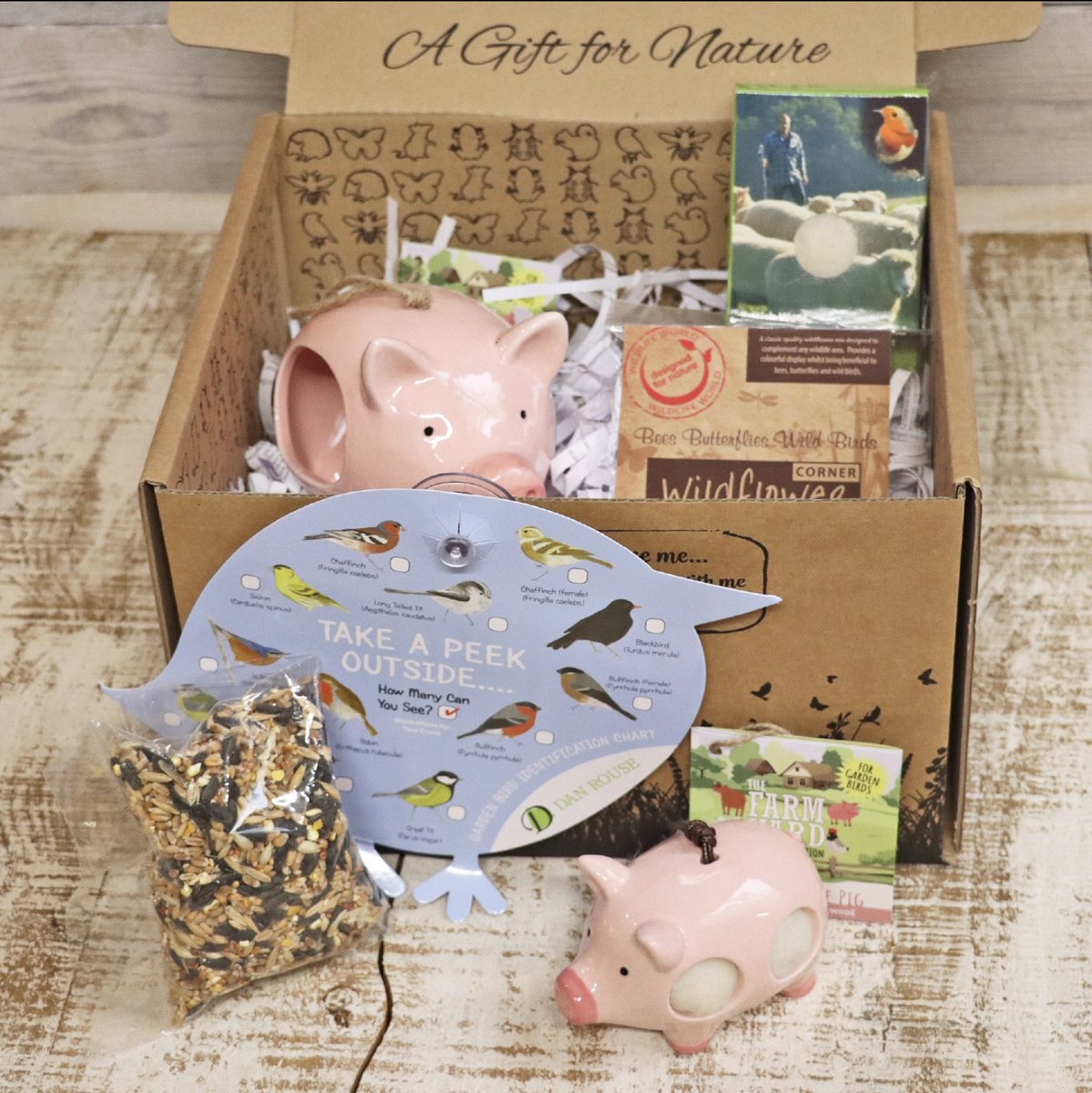 🐄🐑🐔🐖
Get down and dirty on the farm with our Farmyard Garden Gift Packs! 🪶🌾 Meet your new ceramic besties — Sheep, Cow, Hen or Pig — and give your garden birds the cutest new homes ever 
Perfect for animal lovers, bird fans &amp; festive gifting 🎁
Only £25.