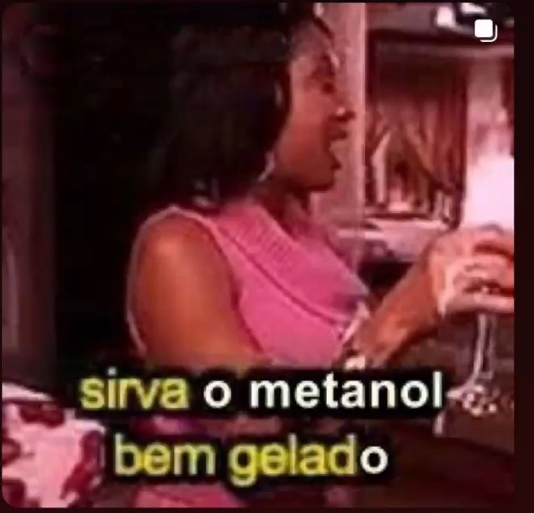 a bateria do meu cllr tá tufando, agr tá começando a abri meu cllr pela lateral e só vi isso agr em um domingo onde não tem assistência nenhuma aberta por perto.