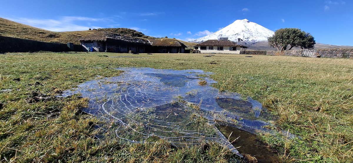 LuisDia04141689's tweet photo. El imponente #Cotopaxi en su maximo explendor cubierto de full nieve con la vista mas hermosa. https://t.co/f3d5nAvph3