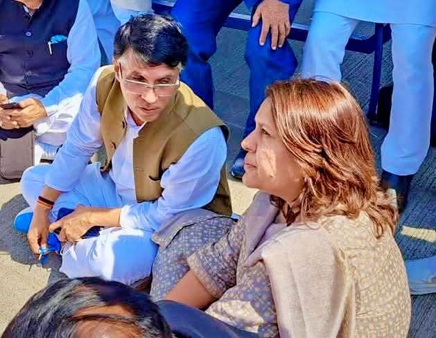 sahu_shersingh's tweet image. राजनीती छोड दूगी....
बीजेपी मे नही जाउगी...
मतलब पवन का परमानेंट घंटा बजायेगी...??1😝