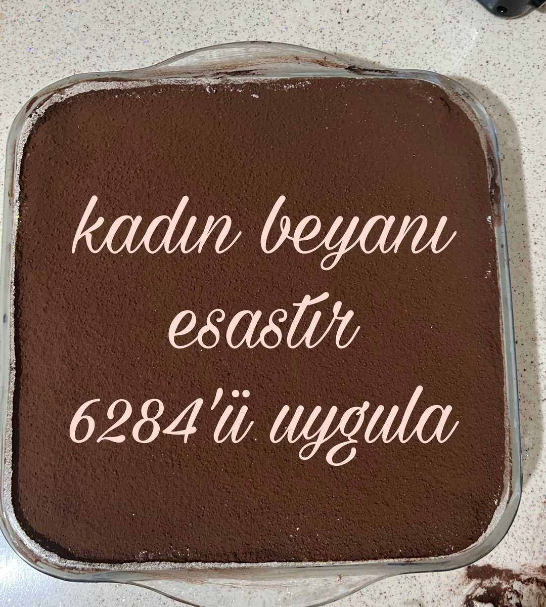 pusuda bekliyorum biri tiramisu yapsın da üstüne yazı yazıyım diye