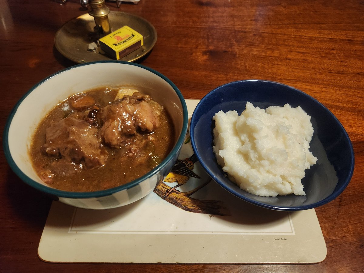 ConCaracal's tweet photo. In die Transvaal eet ons beesstert met pap (en 'n Hoëveld donderstorm ⛈️). https://t.co/HKwiGRCEPF