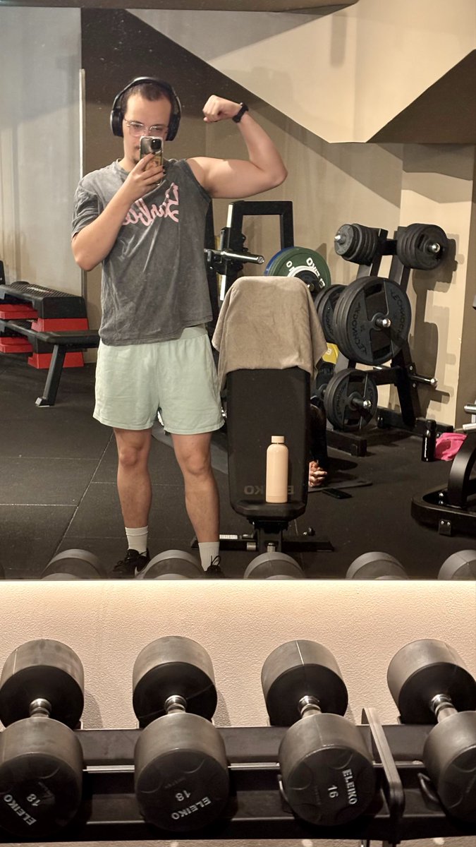 Pour vous enfermer dans mes bras, de peur que vous attraperiez froid. #LGBTQIAAutumnAesthetic