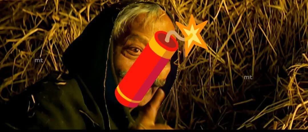 itzmemaster's tweet image. 💣 ~ திரில நெருப்பு இல்லனு கையில எடுத்திருக்கான் இப்ப வெ.டிச்சா தான் சரியா இருக்கும்..