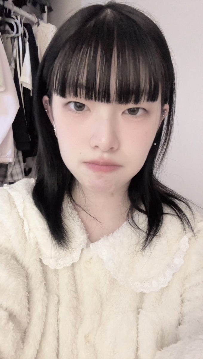 앞머리 잘랐더니 빙구가 됨