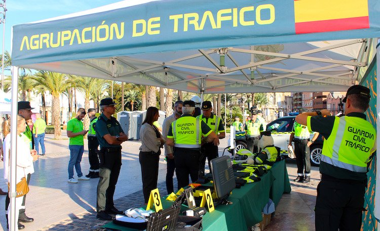 MqGuardiaCivil's tweet photo. Todos los ingresos de las inscripciones de esta segunda edición irán destinados a la Asociación de Padres Jumillanos de Niños Deficientes ( #Aspajunide ) y la #Esclerosis Múltiple Asociación Cartagena y Comarca ( #EMACC ). https://t.co/sENz6fVzNi