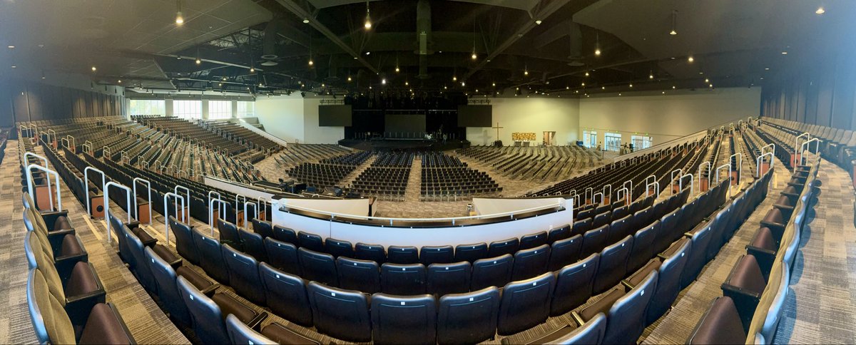 garysutherland's tweet image. Today’s office view!!
Thanks to the technical crew for having me.
#LightingDirector #LightingDesgin #LightingProgrammer #Programmer #MA3 #GrandMA3 #operator #SGSCreations #SGarySutherland #GarySutherland