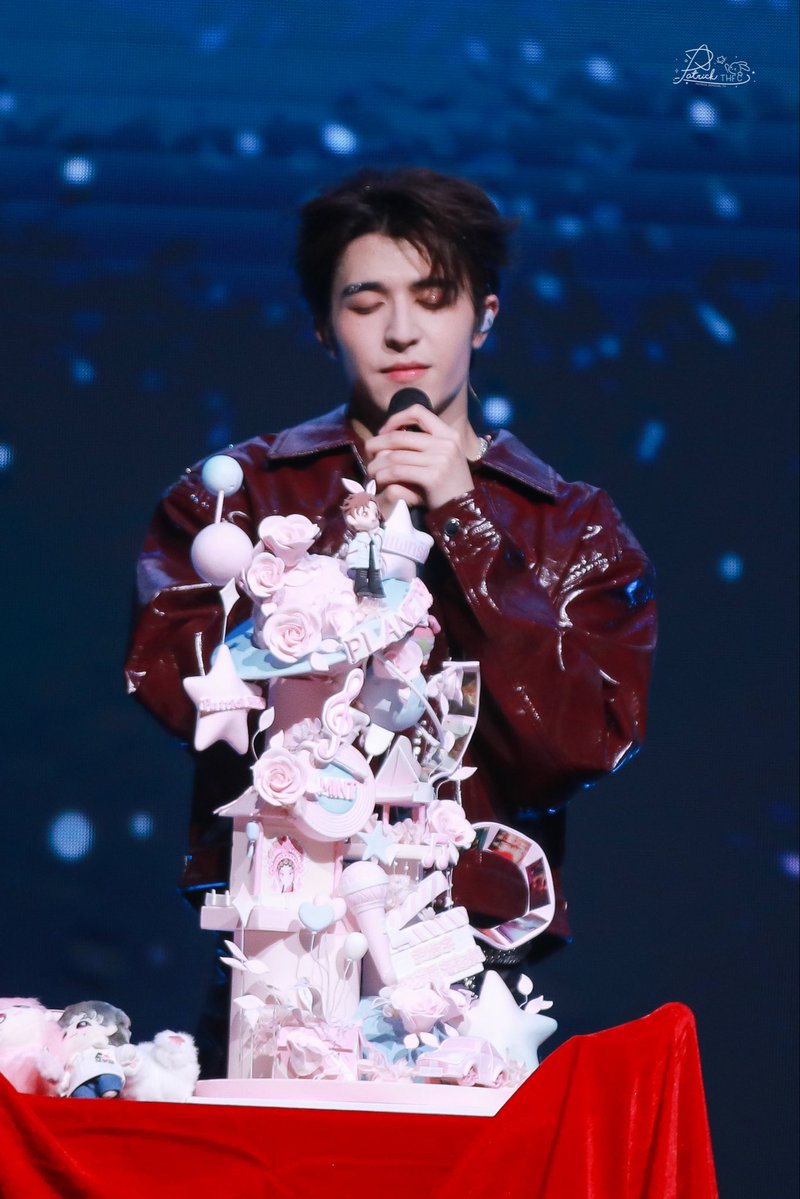 patrick_thfc's tweet image. 🎂#CatchPatrick22
เค้กสีชมพู บอกเล่าเรื่องราวเส้นทางการเติบโตตลอดปีที่ผ่านมาของแพทริค🎞️
“รักแพทริคกาจะบู้!” @patrick_pppat
Mint A Wish For Patrick🩵
#แพทริคเป่าเค้กปีที่ยี่สิบสอง
#PatrickPLANET22