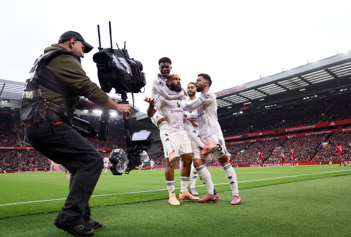 ManUtd_FA's tweet photo. پایان نیمه اول 
لیورپول 0 منچستر یونایتد 1

نظرتون؟
#LIVMUN https://t.co/ehhRCCBb7S