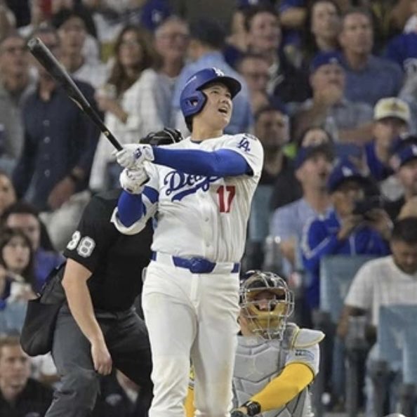 ASAICLINIC's tweet photo. さすが大谷サン、ホームラン打つときには青いオーラがほとばしっとるね https://t.co/aCLgJM0jj7