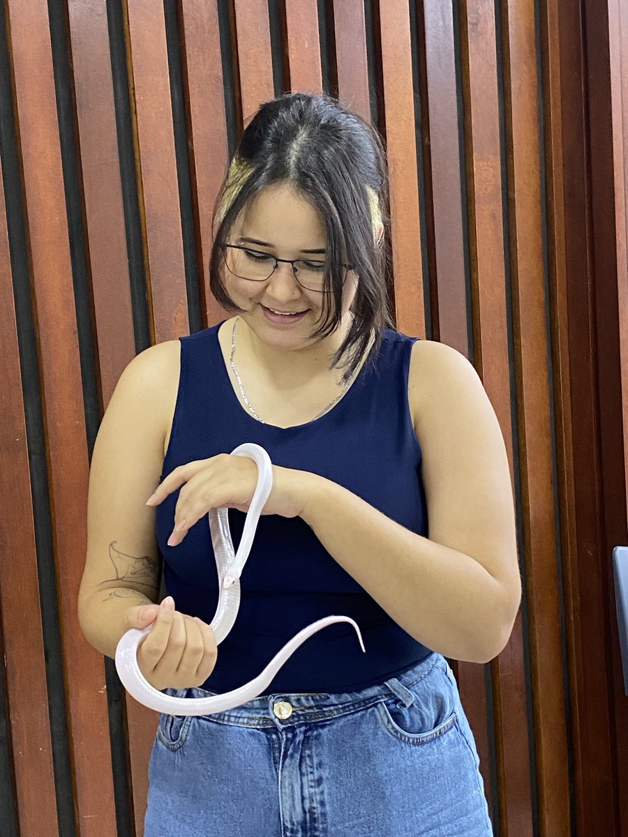 bp_micka's tweet photo. Cada dia que passa eu sinto que estou mesmo no curso certo, Slc como que pode eu amar cada cm da biologia, como que pode as pessoas não gostarem dela. EU AMO A BIOLOGIA COM TODO O MEU CORAÇÃO❤️Tenho muito orgulho de estudar e fazer parte de tudo isso❤️ https://t.co/NaU3hQRGFI