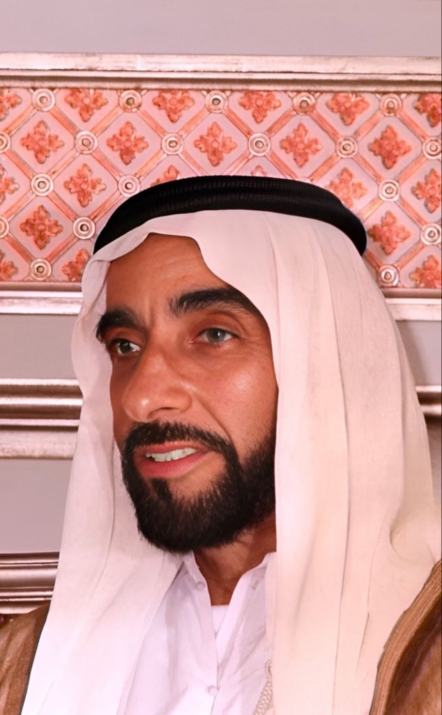 اللهم اغفر لـ #زايد_بن_سلطان
وأسكنه فسبح جناته
وأكرم نزله في الآخرة
كما أكرمنا في حياته ومماته