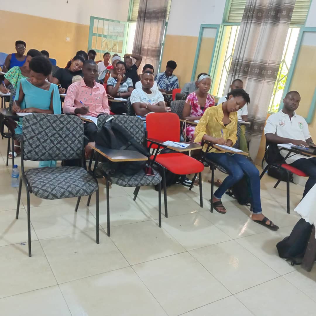 EnvironmentUb's tweet image. Projet #ECOCIRC

Participation active (équipe opérationnelle) à la formation des formateurs sur la gestion durable des déchets solides ♻️, organisée par #COPED (14-15/10/25).
Une belle opportunité pour contribuer à la promotion de la gestion durable des déchets au Bdi 🌿💪.