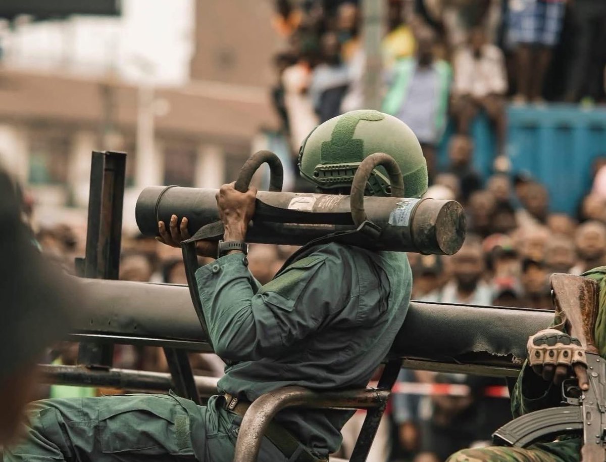 PILIPILI HANGI PAUL P3 (@drpauldrc) on Twitter photo À Kinshasa, le spectacle nourrit l’âme, mais rarement l’efficacité ou la raison. À Kinshasa, le spectacle nourrit l’âme, mais rarement l’efficacité ou la raison.
