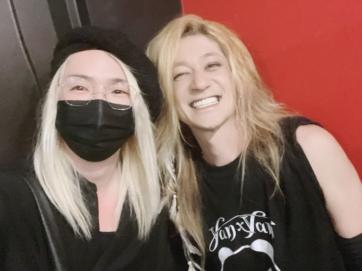 まさやんとせいちゃん観に
Yan×Yan観に行ったよ
PIQUEもいたよー
X KOGUREでは観れない
2人の雰囲気と
他のメンバーさん達の演奏も
お初で新鮮でした
やっぱオリジナルいいよね
YanT買ったぜー
最後はせいちゃんと
同い年ロン毛金髪おじさんズ笑
Yan×Yanのメンバーさんも
ゆーだいくんもありがとうね✨