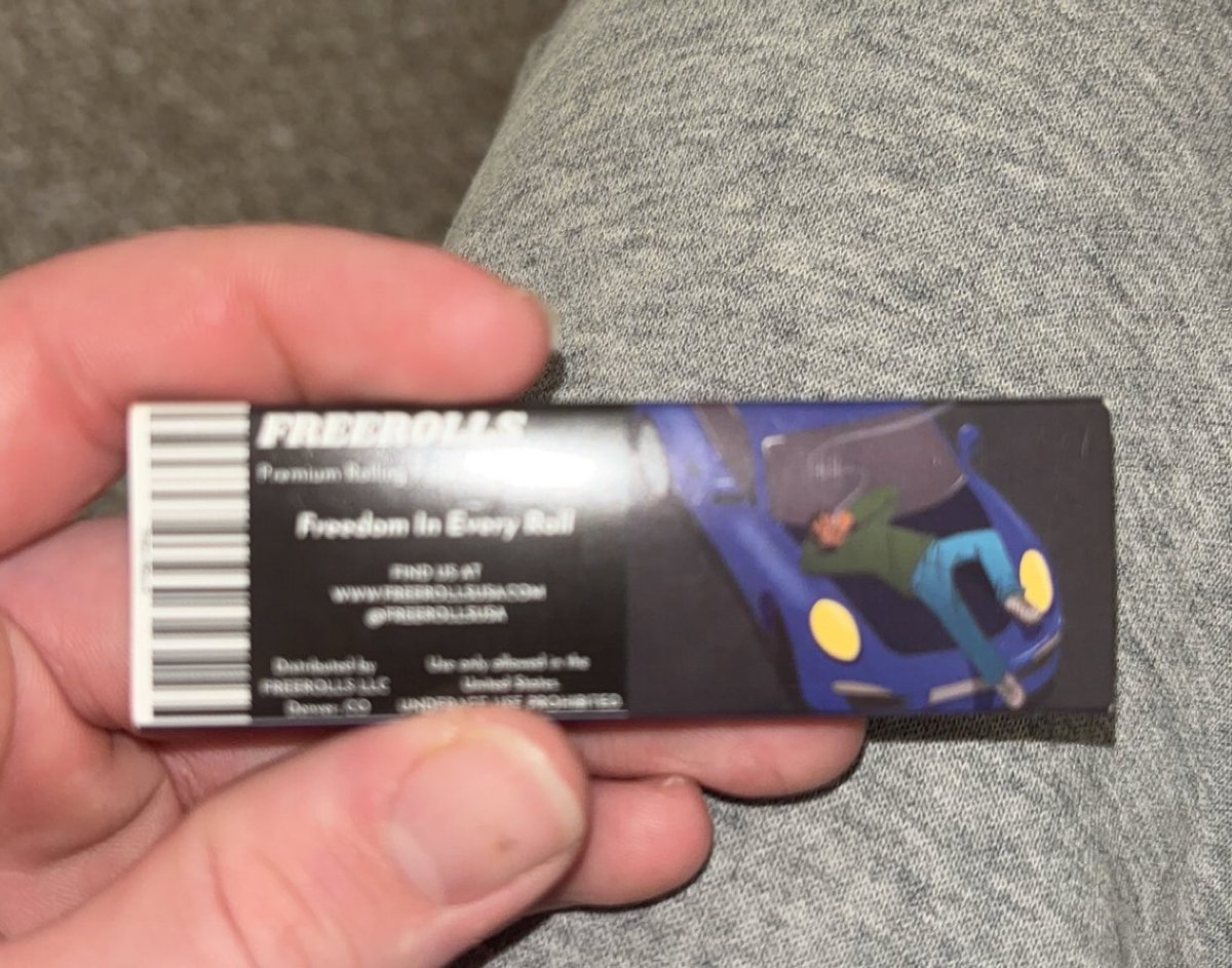 swelteduniverse's tweet photo. bouta roll up before i hit the bed for my shift tonight, finally get to use these limited edition papers by the goat @majinboof @FreeRollsUSA 
super dope collab https://t.co/AMnnqAMTNg
