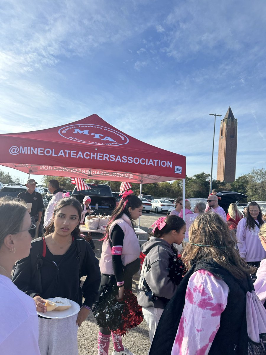 MsAnetrella's tweet image. Breast Cancer Awareness Walk with the MTA 💕 What a beautiful day surrounded by amazing people, all coming together for a great cause.
Love our community! 🩷 #BreastCancerAwareness #CommunityStrong #MTACares #MineolaProud @MsWestonteaches