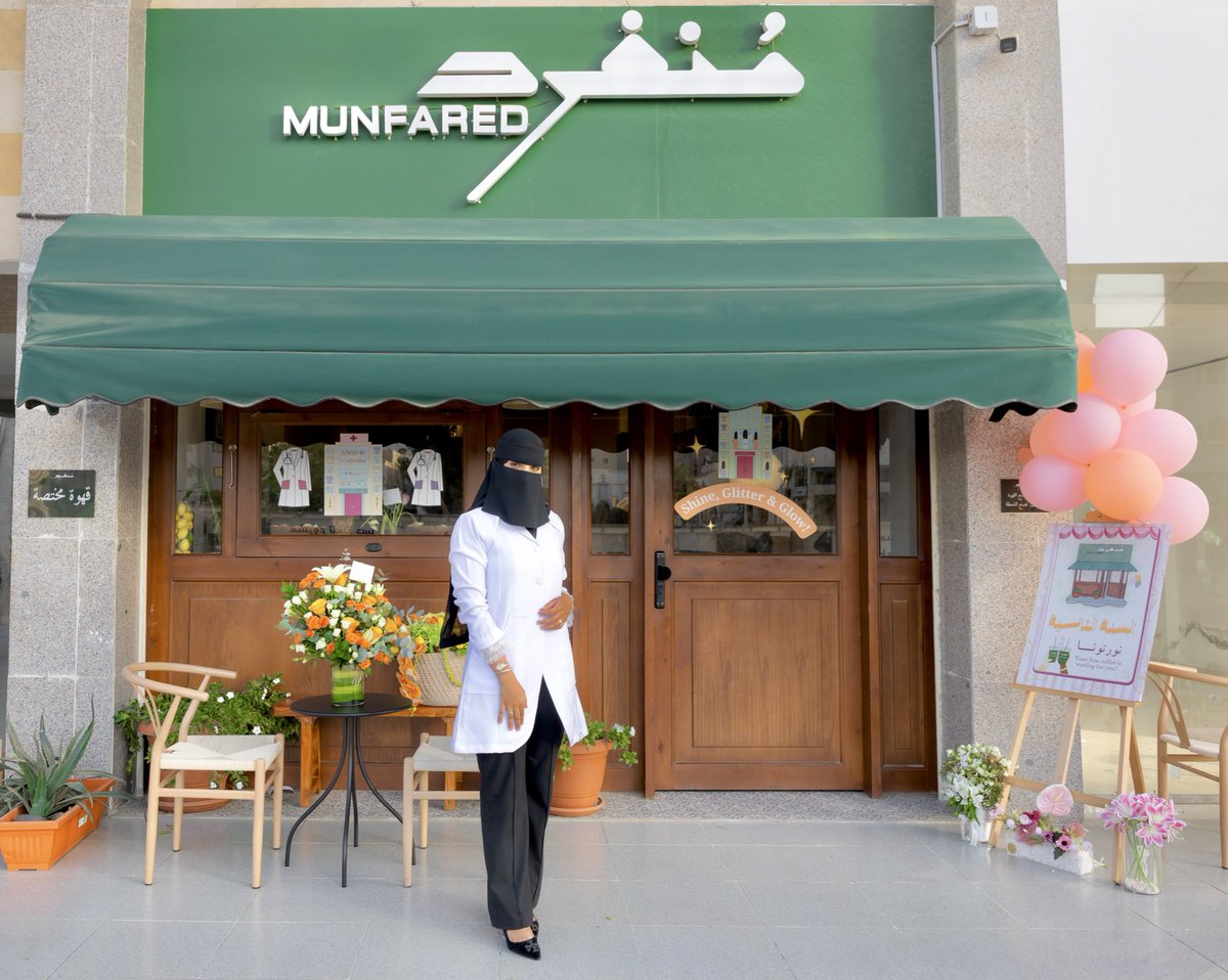 مقتطفات من لحظة غمرتني فيها السعادة 🥼🧡

الحمدلله على نعمة الاحتفال بالإنجاز✨
وصــولي إلى محطة بعد سنتين من التجارب المثمرة، والقفزات الشجاعة، والسعي الدائم نحو التغيير والتطوير.

مترقبة بشغف محطتي الثالثة بإذن الله، لمرحلةٍ أجمل، وإنجازاتٍ أعمق، ونتائجٍ أبهى، وشغفٍ لا ينتهي 🪄