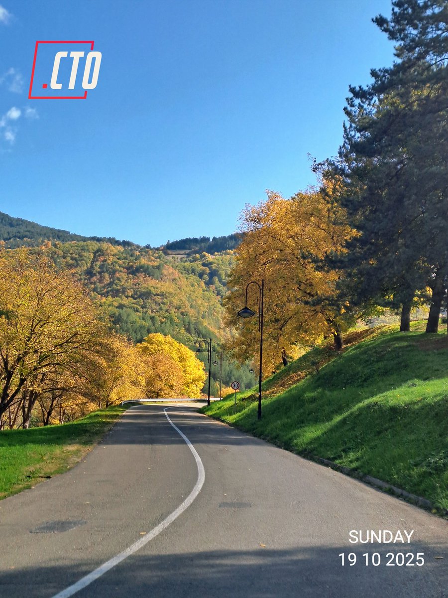 StudenicaOnline's tweet photo. Јесење боје... 🍁🍂
#studenica #kraljevo #jesen https://t.co/Jv4J5MobYa