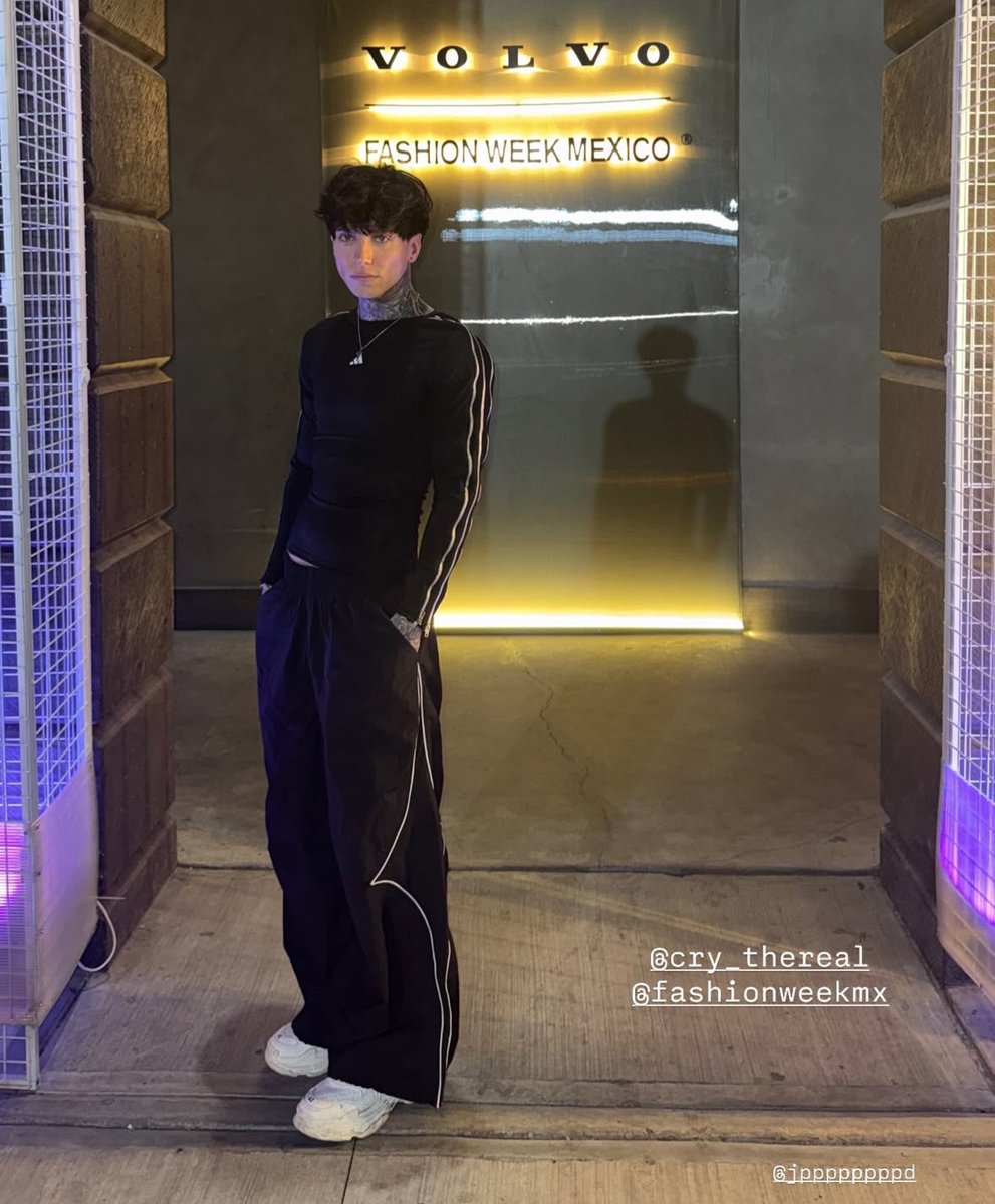 📲📢 | Cry en Adidas FWMX

–Vía usuario de Instagram @/byjpr