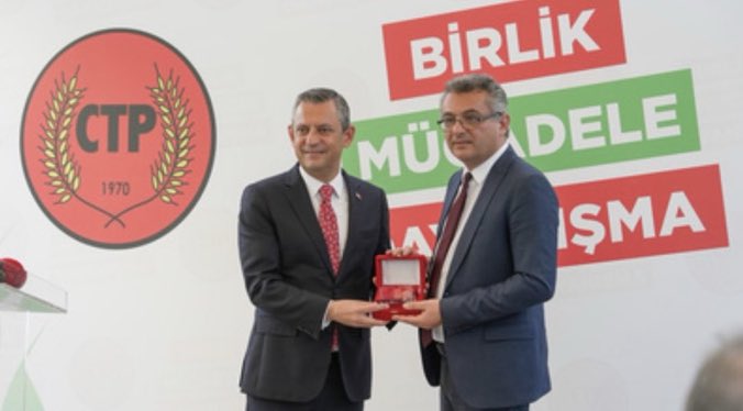 CHP ve Özgür Özel’in desteklediği Tufan Erhürman 
Kıbrıs’ta seçimi önde götürüyor.

CTP'li Tufan Erhürman büyük farkla önde götürdüğü seçim sonucu ile ilgili kutlamalara başladı.

Ersin Tatar seçimi kaybediyor.