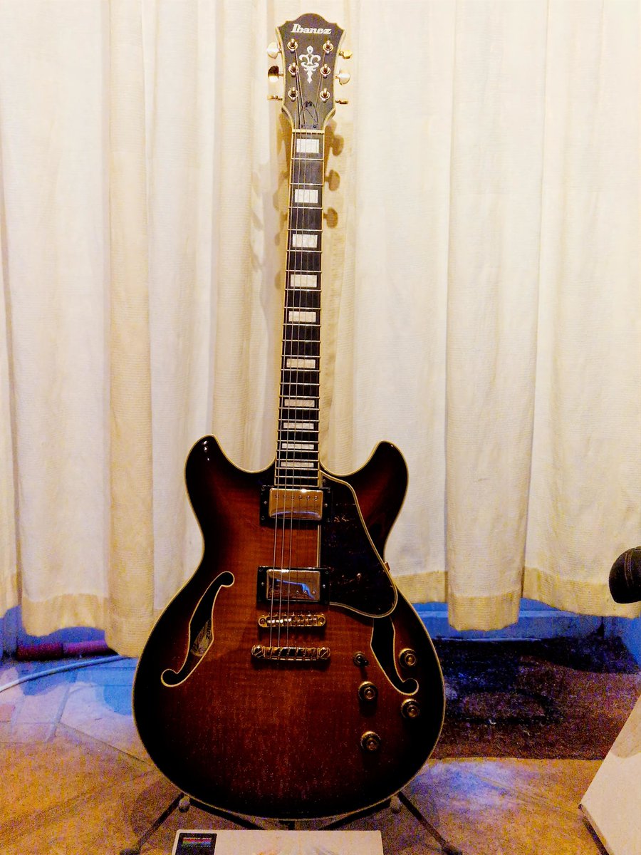 robboland's tweet image. Just cleaned up and restrung this one, the Ibanez AS93FM. Now yto move on to the next one !