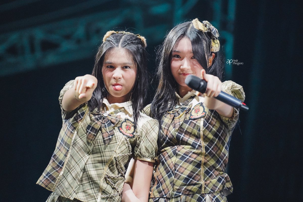 Andr_Photostory's tweet image. Kalian keren dan luar biasa ❤️‍🔥
lighting mlm ini kalah terang sama performa kalian 🔥 @Delynn_JKT48 @Nala_JKT48 

otsu hari ini, see you jakarta 🫡
#MonDeyin #seniNala duluan ya wkwk
